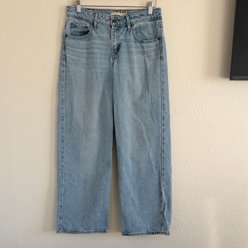 Levi's Low Loose Jeans in That's Fashion Light Wash Blue size 27 - Picture 3 of 8